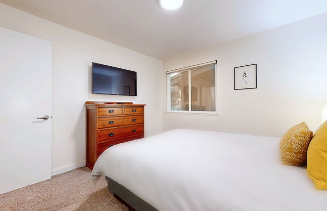 Mid Century Modern Cabin - Walk to Village! - Foto 10