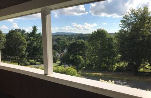 Berkshire Vacation Rentals: Centrally Located Historical Home - Foto 28