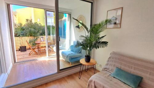 Appartement refait à neuf, climatisé, en rez-de-jardin, à 30 secondes de la plage - Photo 3, Garden view