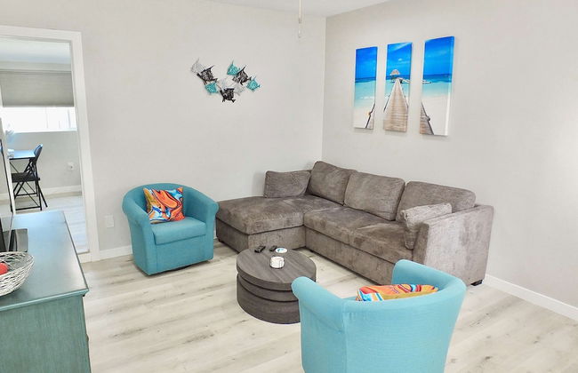 New Beach & Bay Retreat Full of Amenities! - Foto 10