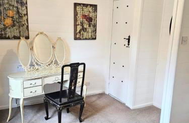 Magpie 1 Hot Tub HuntersMoon-Warminster-Bath-Wiltshire - Photo 12