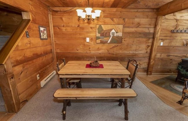 Seven Springs 3 BR Deluxe Condo, Near Golf Course by RedAwning - Photo 23