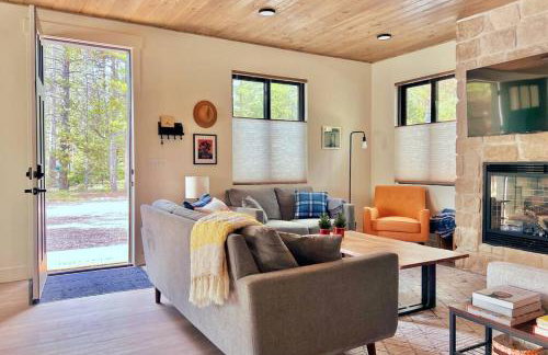 Brand NEW Cabin in the pines - Foto 50