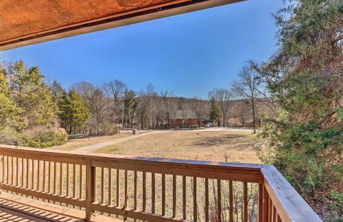 Walk to White River Home with Deck in Flippin! - Foto 26