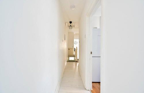 2-Bed, Sleeps 8 in Leyton E10, Near Stratford - Foto 17