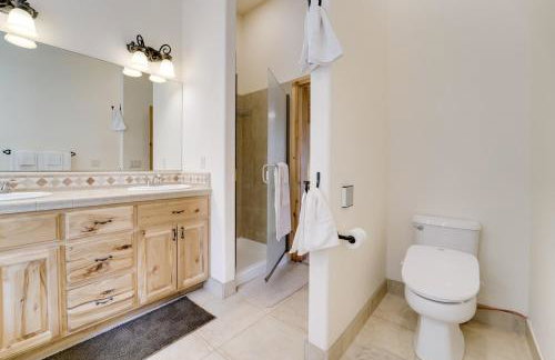 Near Donner Lake and Skiing Soda Springs Cabin! - Foto 15