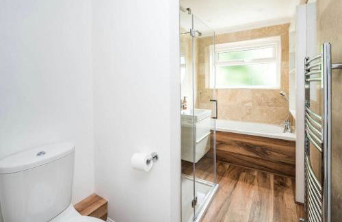 Where Style & Convenience Combine- Photo ID Required - Foto 24