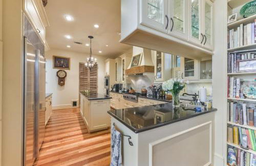 Elegant French Patio Home with Private Pool - Foto 8