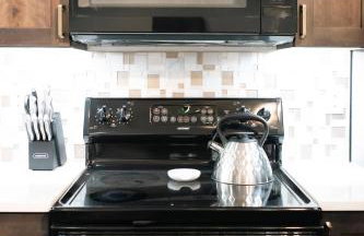 Quiet Creekside Walk to Downtown - Foto 35