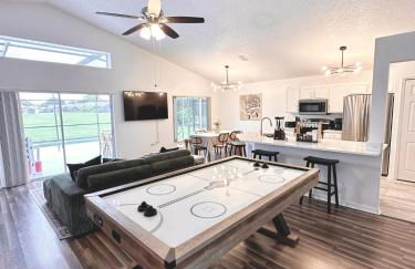 Modern 3BR Villa with Heated Pool & BBQ 14mi to Disney - Photo 2