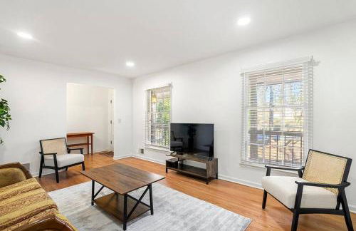 4-Bed 2-Bath Pet Friendly Home in Stonecrest - Foto 1