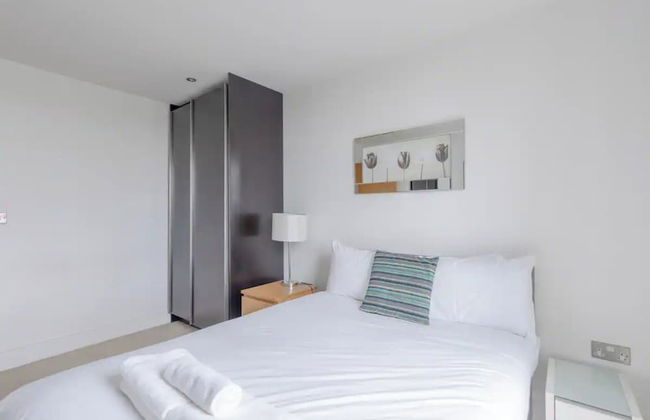 Sleek & Sunny 1BD Flat Near Greenwhich - Deptford! - Foto 8