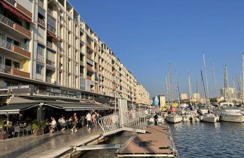 Appartement mignon calme douillet ascenseur clim étage élevé proche parking et toutes commodités au coeur du Toulon historique - Photo 34