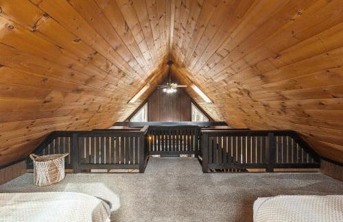 NEW! Woodland Retreat - Hot tub Game Room Firepit - Foto 24