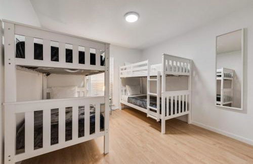 Cozy 5BR Pool House with Hot Tub Near The Lake - Foto 25