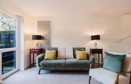 Corner House - Bright 2 Bed in Cheltenham - Photo 1