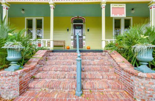 Ornate Victorian Home with Courtyard and Fire Pit! - Foto 40