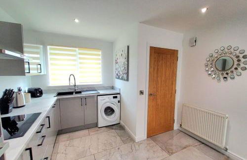 Three Bedrooms House By Sensational Stay Short Lets & Serviced Accommodation With Free Parking & Wi-fi - Foto 18