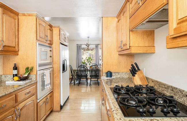 Hartwood by Avantstay Cozy Big Bear Abode w/ Spacious Deck & Stone Fireplace - Foto 10