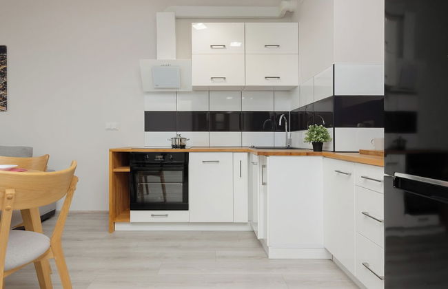 Comfy Apartment With Parking by Renters - Photo 20