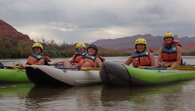 Trois kayaks sur le fleuve Colorado à Moab