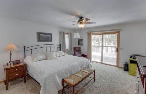 Large Log Home on Lake with Hot Tub - Foto 47