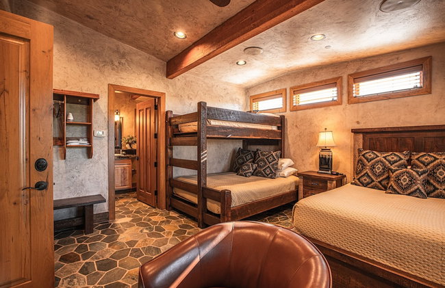 Cougar Ridge Resort - Photo 14