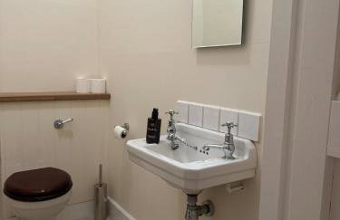 Charming Country Cottage with Lovely Views - Foto 14