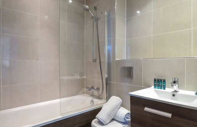 Tudors eSuites Birmingham City Centre Apartments near Gas Street Basin - Photo 13