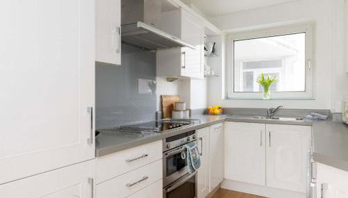 Sunny & Modern Near the Beach & Village w Parking - Foto 3