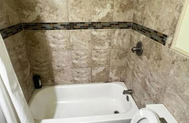 Spacious Room in shared home 9 Min to Convention Center - Foto 11