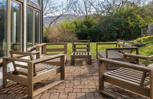 Modern 5BR Home with Mtn Views BBQ & Pool Table - Foto 7