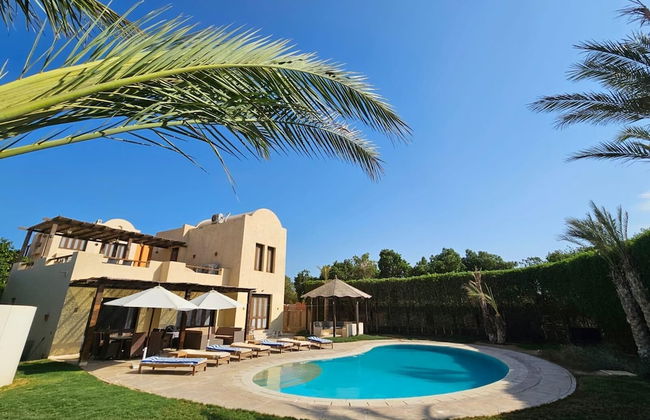 Villa - Sleeps 6 - Heated Pool - Garden - Parking - Foto 13
