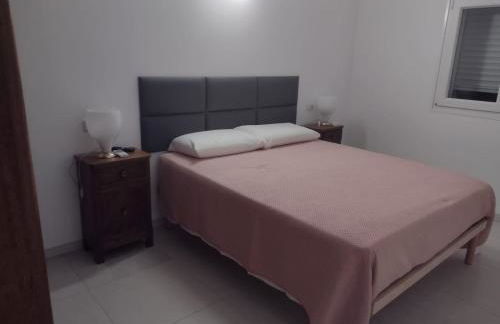 Bilocale in residence vista lago con piscina - Foto 23