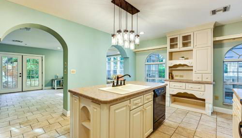 1 Block to Sims Park Spacious Getaway with Balcony - Foto 5