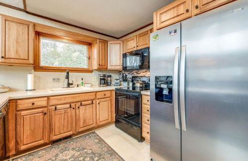 Mountain Getaway with Views and Fire Pit - Foto 11