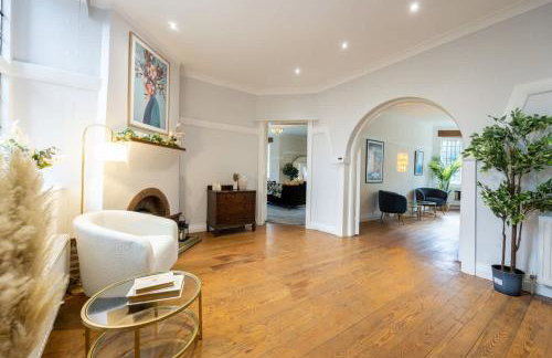 The GreyStoke Mansion With Private Grounds - Foto 47