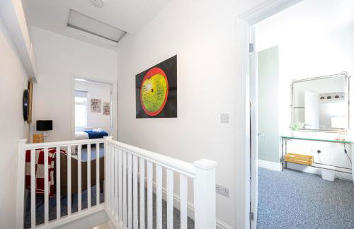 Earp House - Air Host & Stay - Sleeps 7 - Foto 37