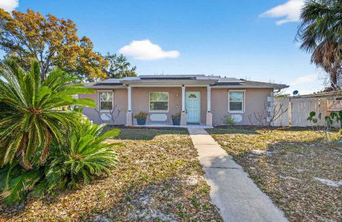 Family Putting Green Oasis BBQ Cornhole Heated Pool - Foto 44