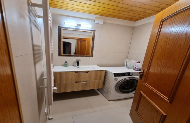 Cozy Apartment With Mountain View - Photo 13