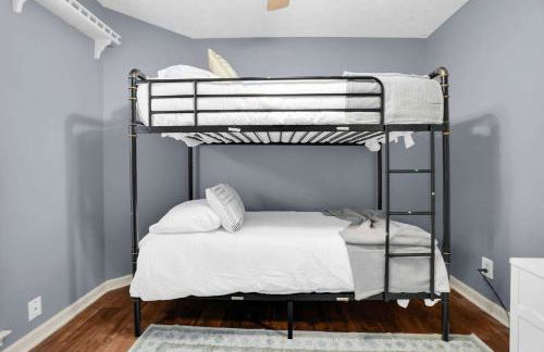 Spacious 4BR Family Home with Game Room - Foto 22