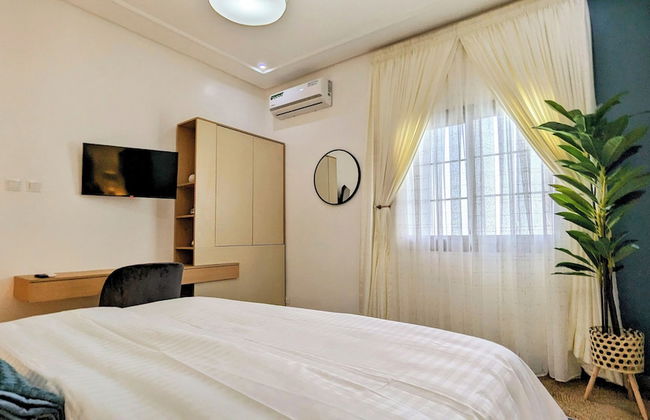 Lighthouse Signature Suites - Photo 48