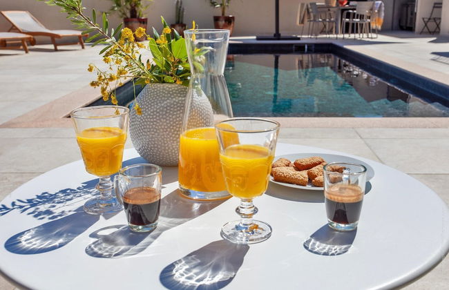 Superb Villa With Pool and sea View - Photo 35