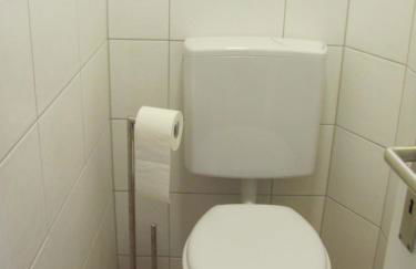 #1Gemütliches ruhiges sonniges Balkonzimmer mit Gemeinschaftsbad W-Lan Airport nah Late Night Check in Haus Nr 9,5 - Foto 21