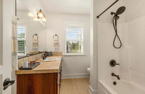 Ponderosa Escape Stunning Location Incredible Game Room Urban Trail System AC EV-charger - Photo 27