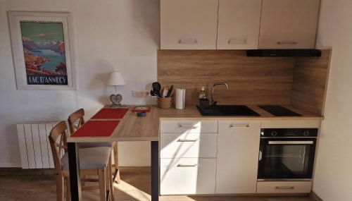 Studio Bellevue appart indépendant rénové 2024 piscine parking proche centre Annecy - Foto 3, Garden view