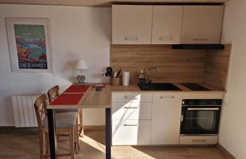 Studio Bellevue appart indépendant rénové 2024 piscine parking proche centre Annecy - Foto 3