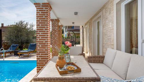 Romantic villa with pool, surrounded by nature - ID 2507 - by TRAVELER tourist agency Krk - Foto 5