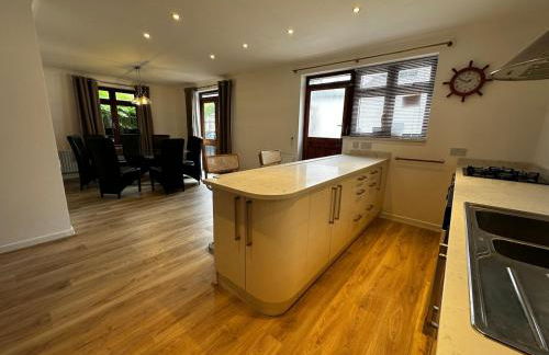 Your Lake side Retreat Sleeps 10-12 Nr Park & Sea - Photo 27