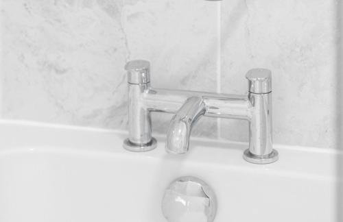 Stylish Two Bed Apartment -Cradley Health - Smart Tv - Netflix - Parking 27BC - Foto 28